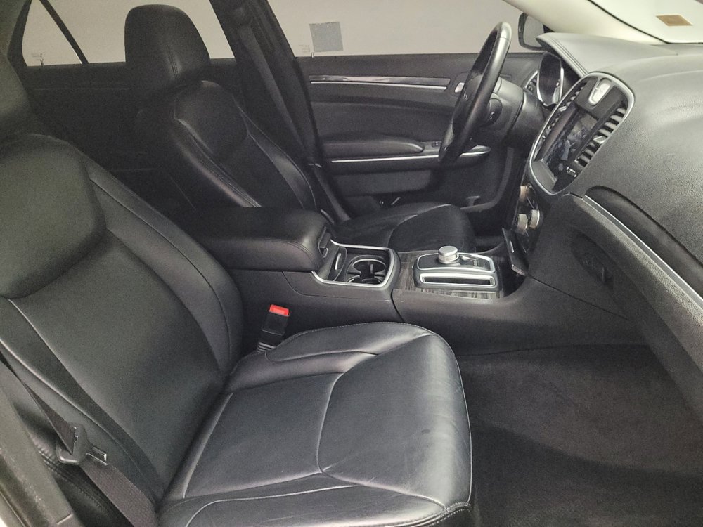 Used 2017 Chrysler 300 Limited image 21
