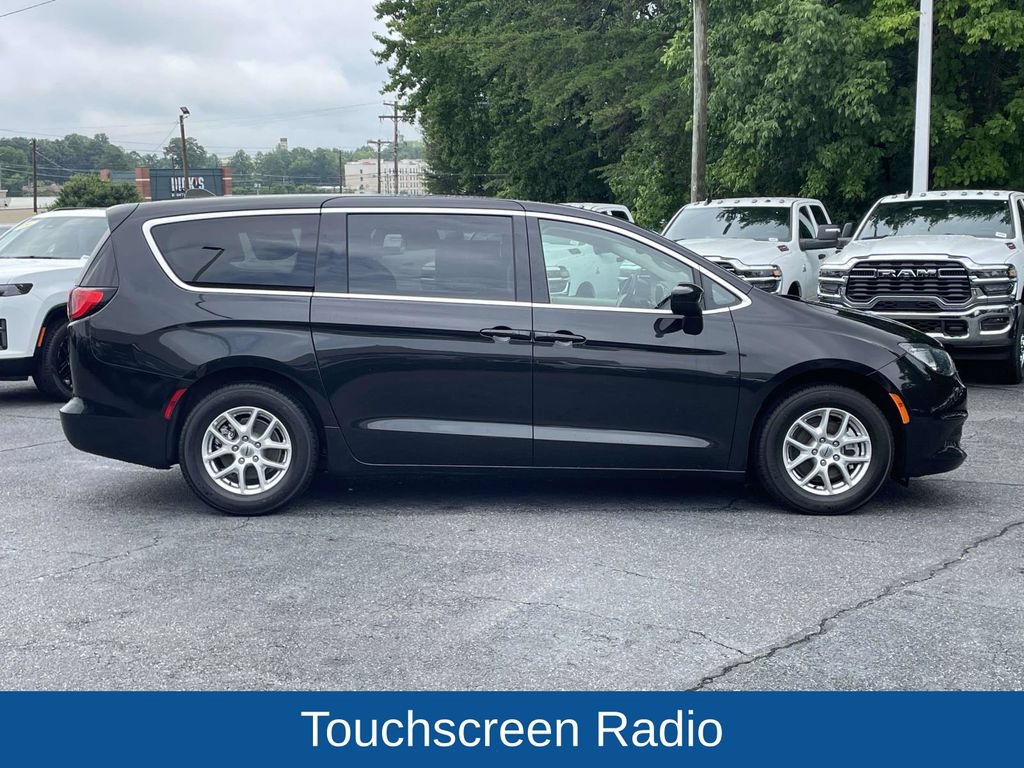 Certified 2023 Chrysler Voyager LX FWD image 10