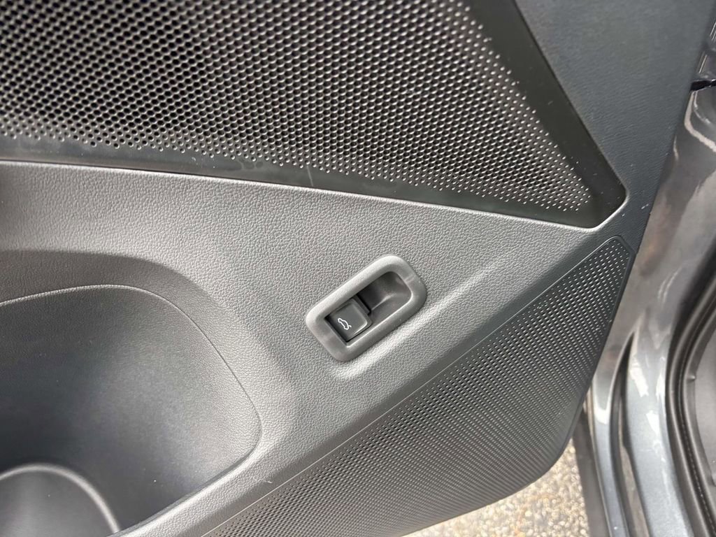 New 2026 Volkswagen Tiguan SE R-Line image 14