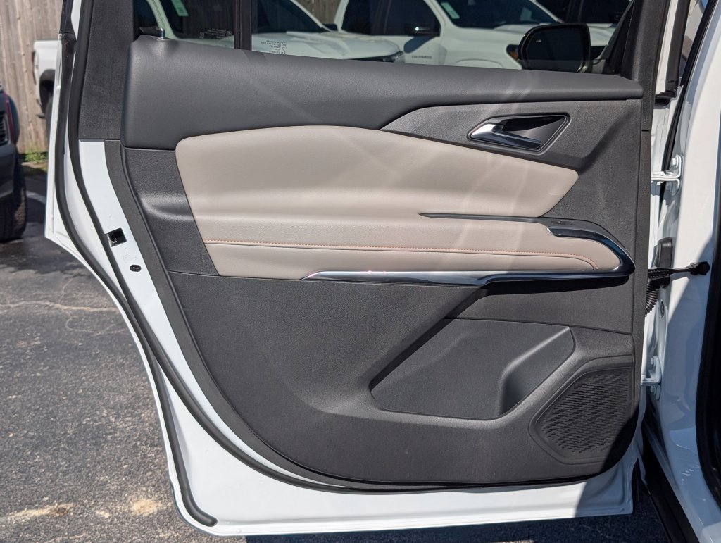New 2027 Chevrolet Traverse LT w/ Driver Confidence Package FWD image 9