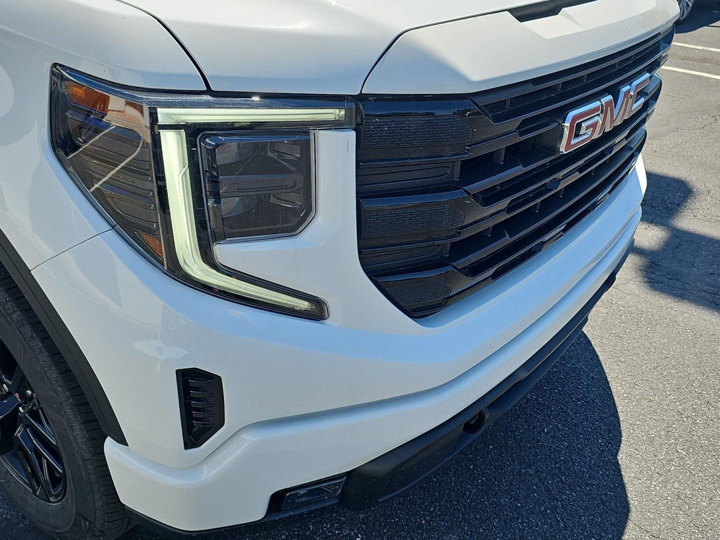 Used 2024 GMC Sierra 1500 Elevation AWD/4WD image 31