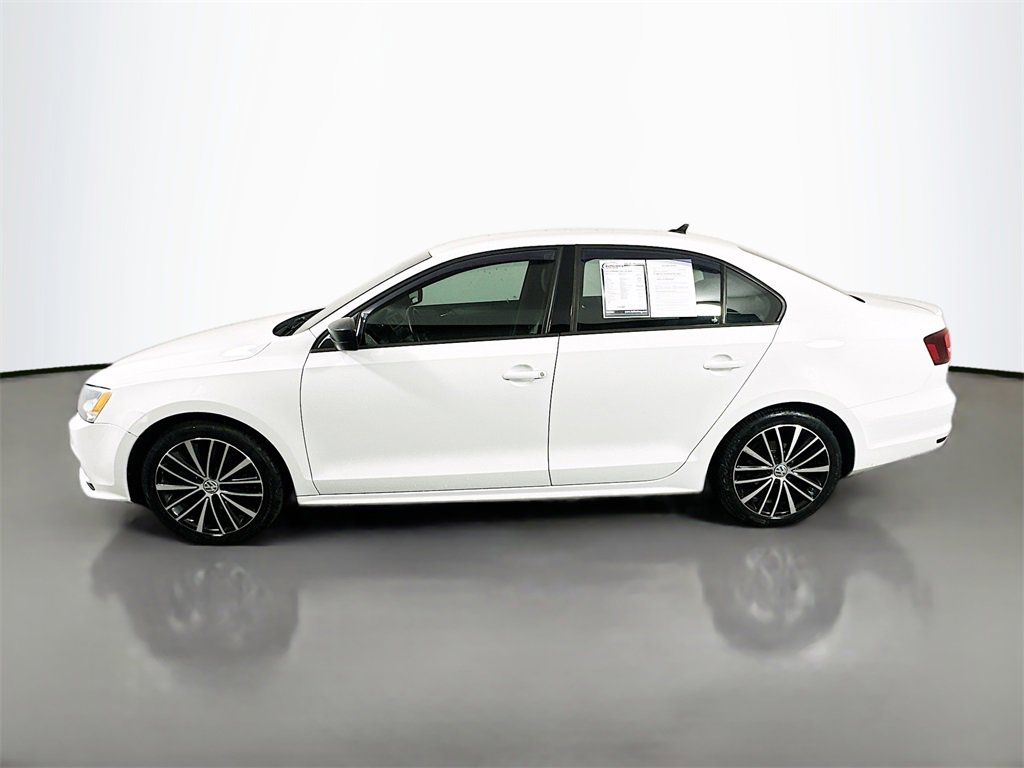 Used 2016 Volkswagen Jetta Sport image 4