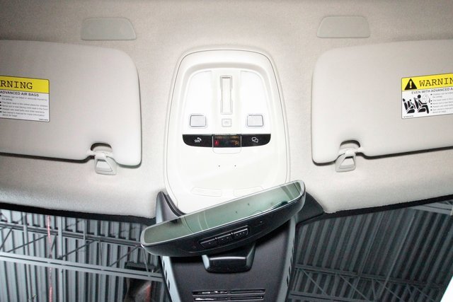 Certified 2025 Volvo XC40 B5 Plus image 8