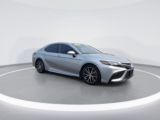 Used 2024 Toyota Camry SE FWD image 2
