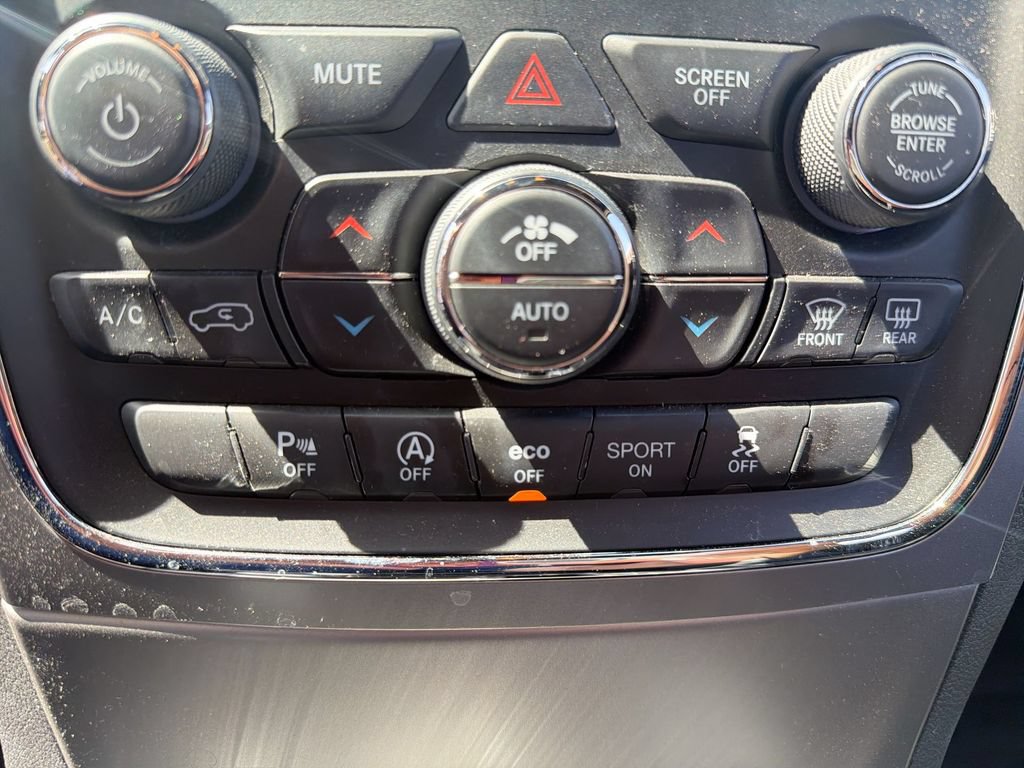 Used 2021 Jeep Grand Cherokee Laredo RWD image 16