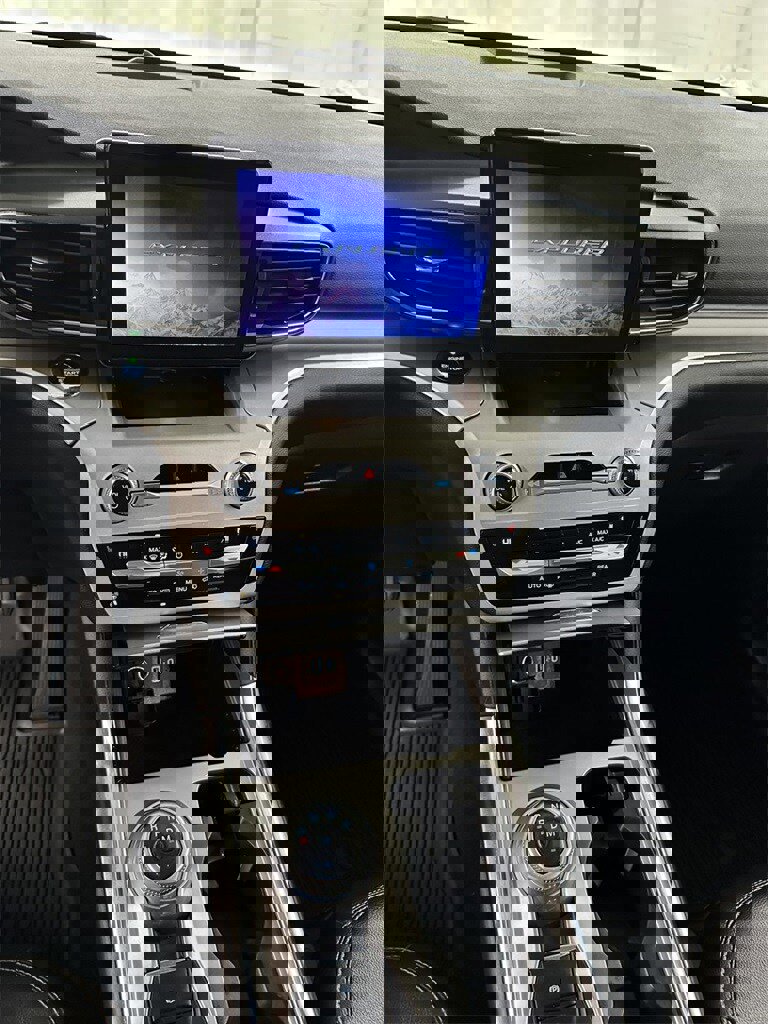 Used 2021 Ford Explorer XLT w/ Equipment Group 202A image 16