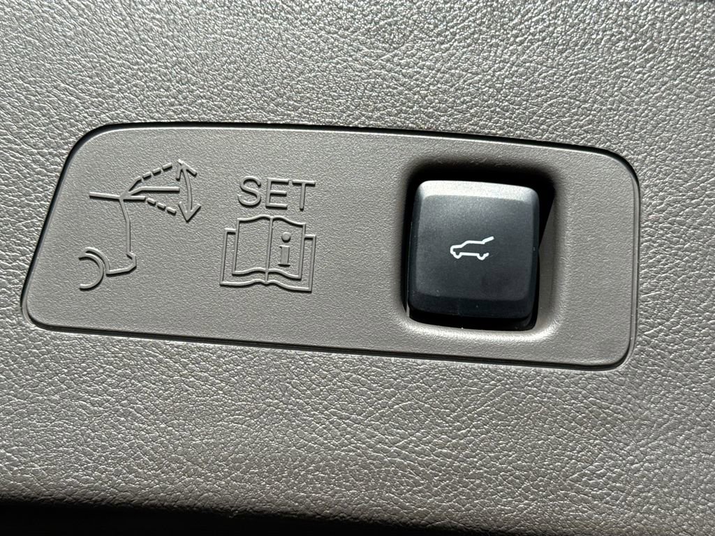 Used 2022 Lincoln Corsair Reserve w/ Equipment Group 201A image 14