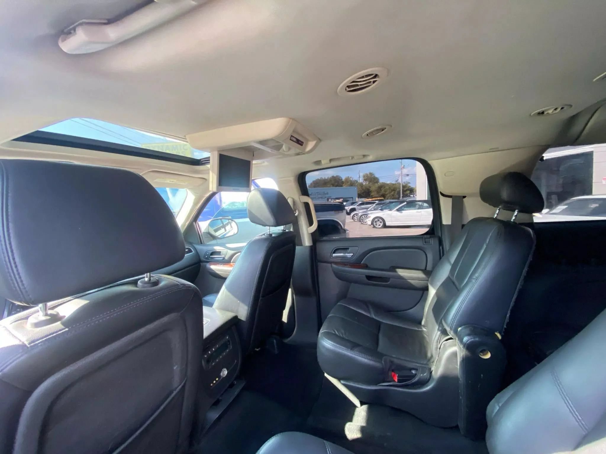 Used 2007 Chevrolet Suburban LT w/ LT Preferred Equipment Group AWD/4WD image 14