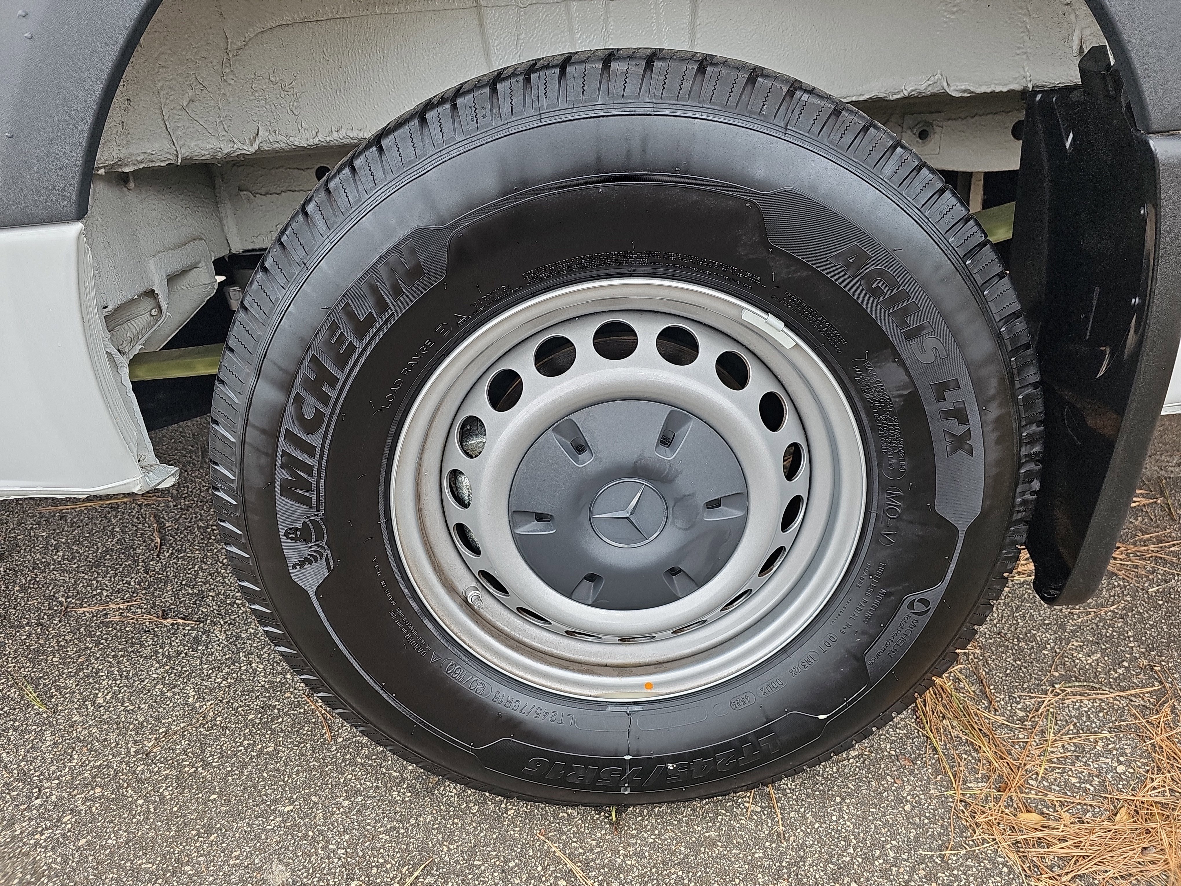 Used 2024 Mercedes-Benz eSprinter 170 Cargo image 29