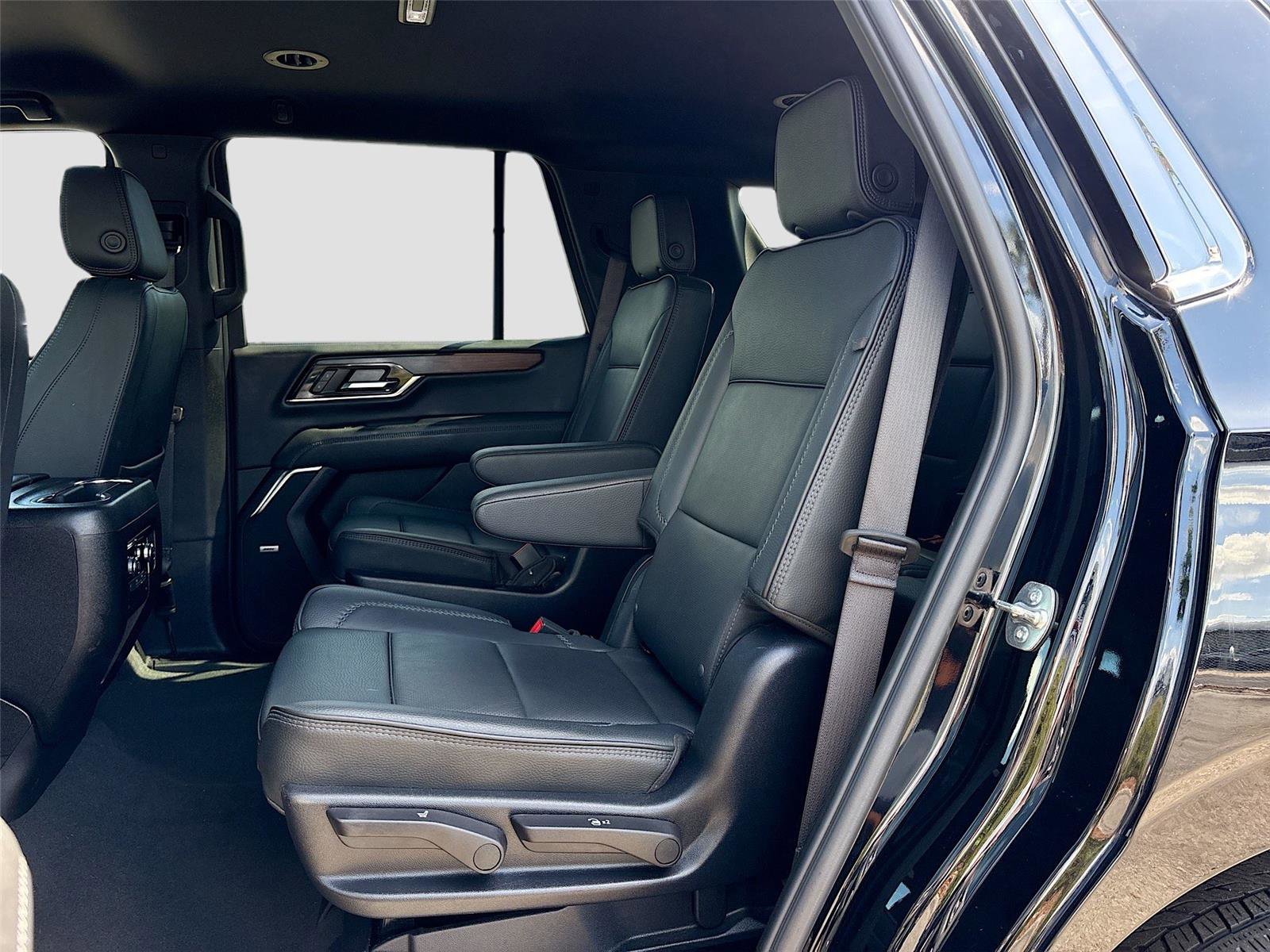 Used 2025 GMC Yukon Denali RWD image 25