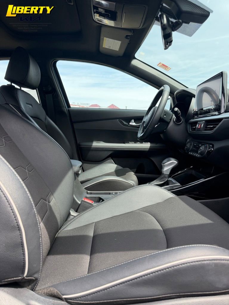 Used 2023 Kia Forte GT-Line w/ GT-Line Premium Package FWD image 9