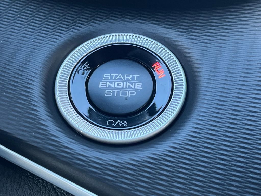 New 2025 Jeep Grand Cherokee Altitude image 9