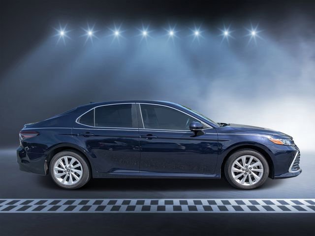 Used 2022 Toyota Camry LE image 2