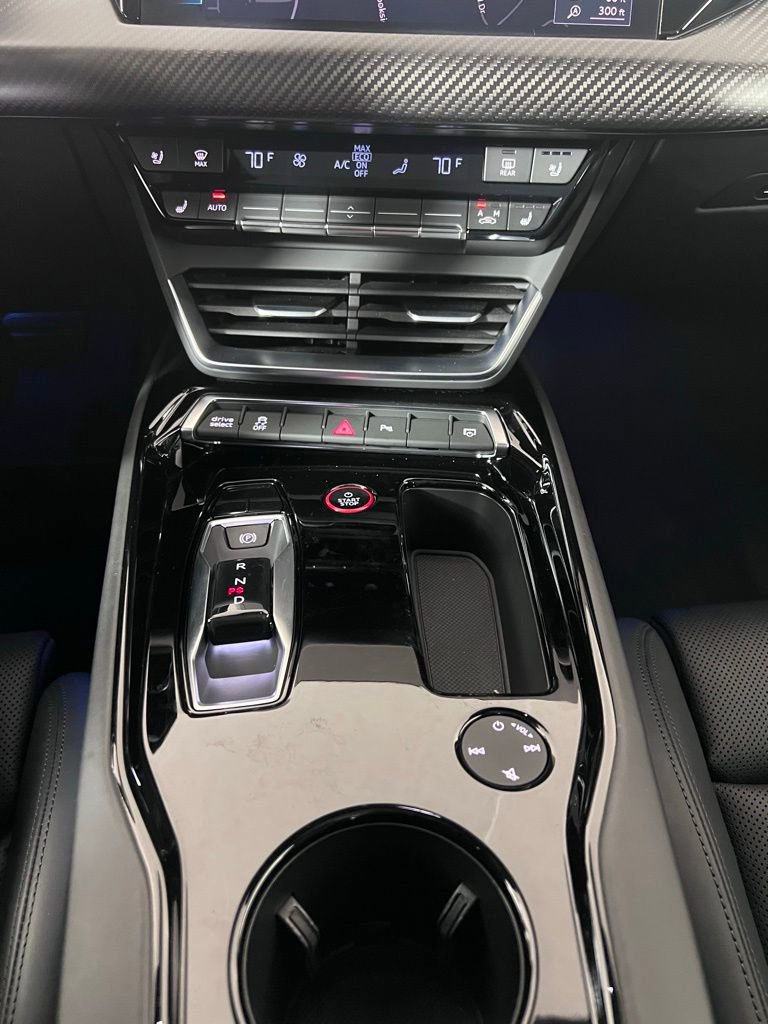 Used 2023 Audi e-tron GT Premium Plus image 33