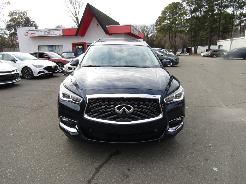 Used 2017 INFINITI QX60 Luxe w/ Deluxe Technology Package image 2