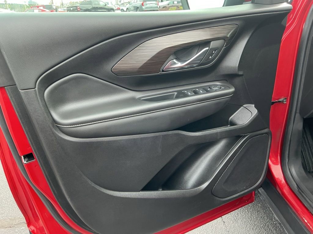 Used 2024 GMC Terrain SLE w/ Driver Convenience Package image 9