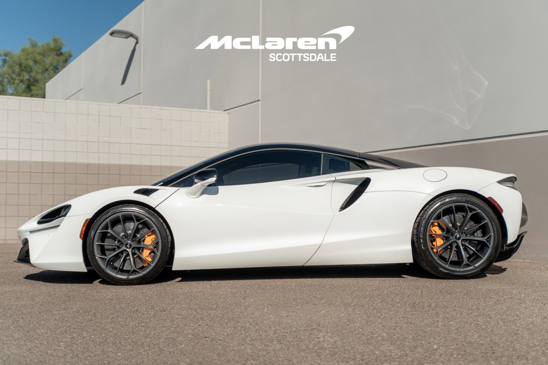 Used 2023 McLaren Artura image 4