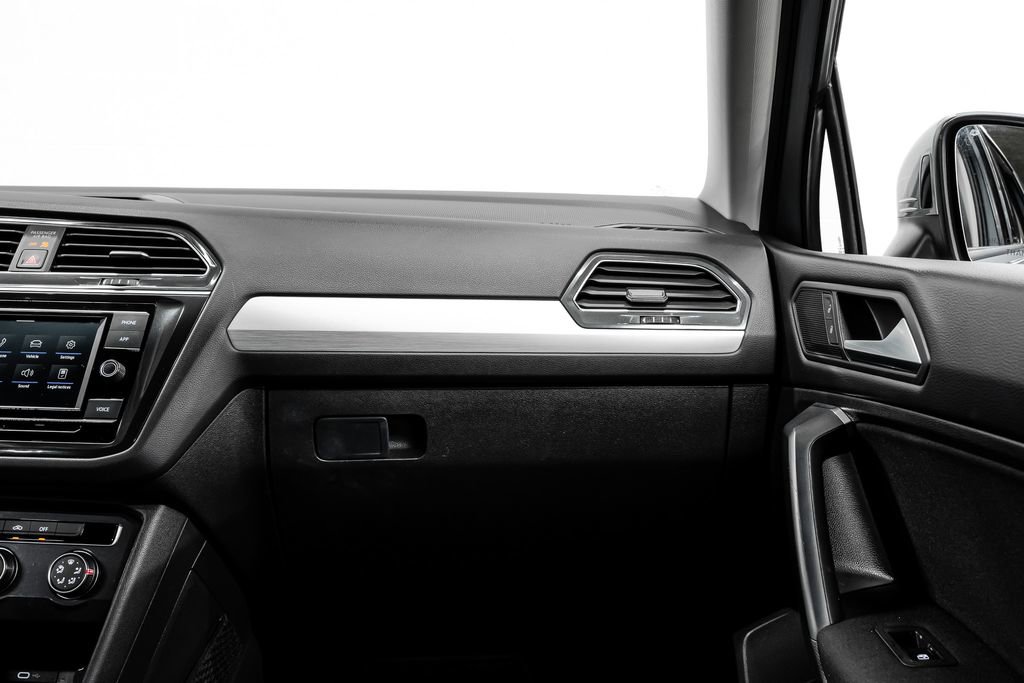 Used 2021 Volkswagen Tiguan S image 28