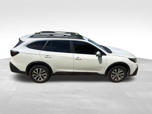 Used 2020 Subaru Outback Premium AWD/4WD image 2
