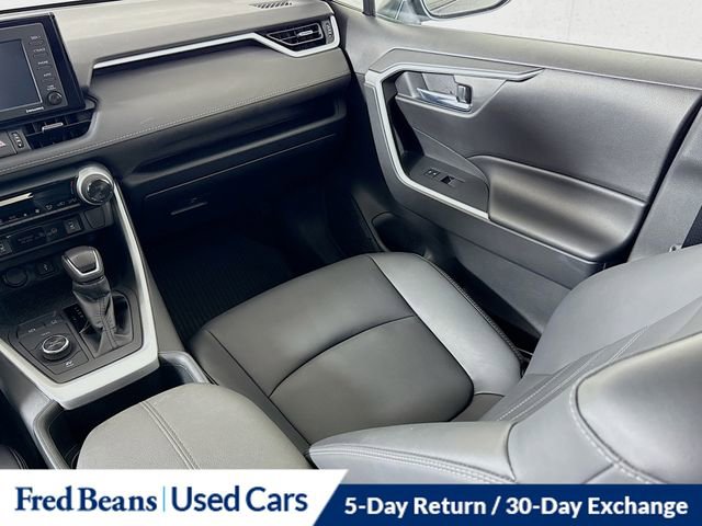 Used 2022 Toyota RAV4 XLE Premium image 24