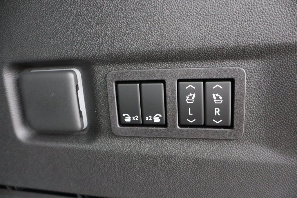 New 2026 Chevrolet Suburban Premier image 24