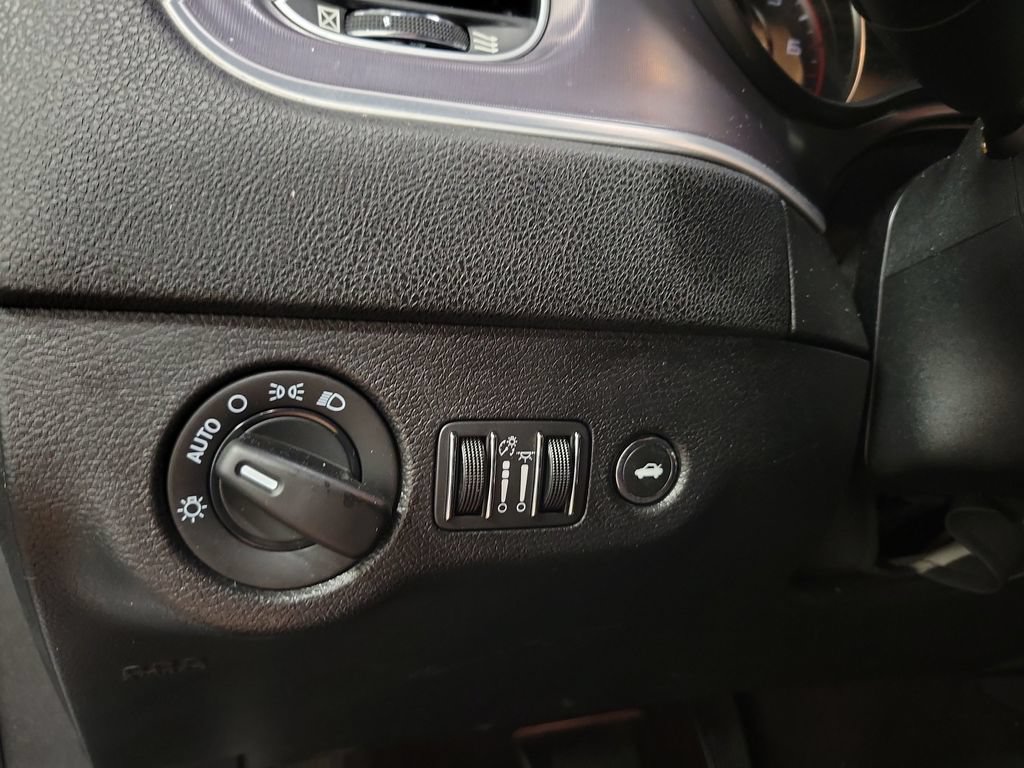 Used 2019 Dodge Charger SXT RWD image 24