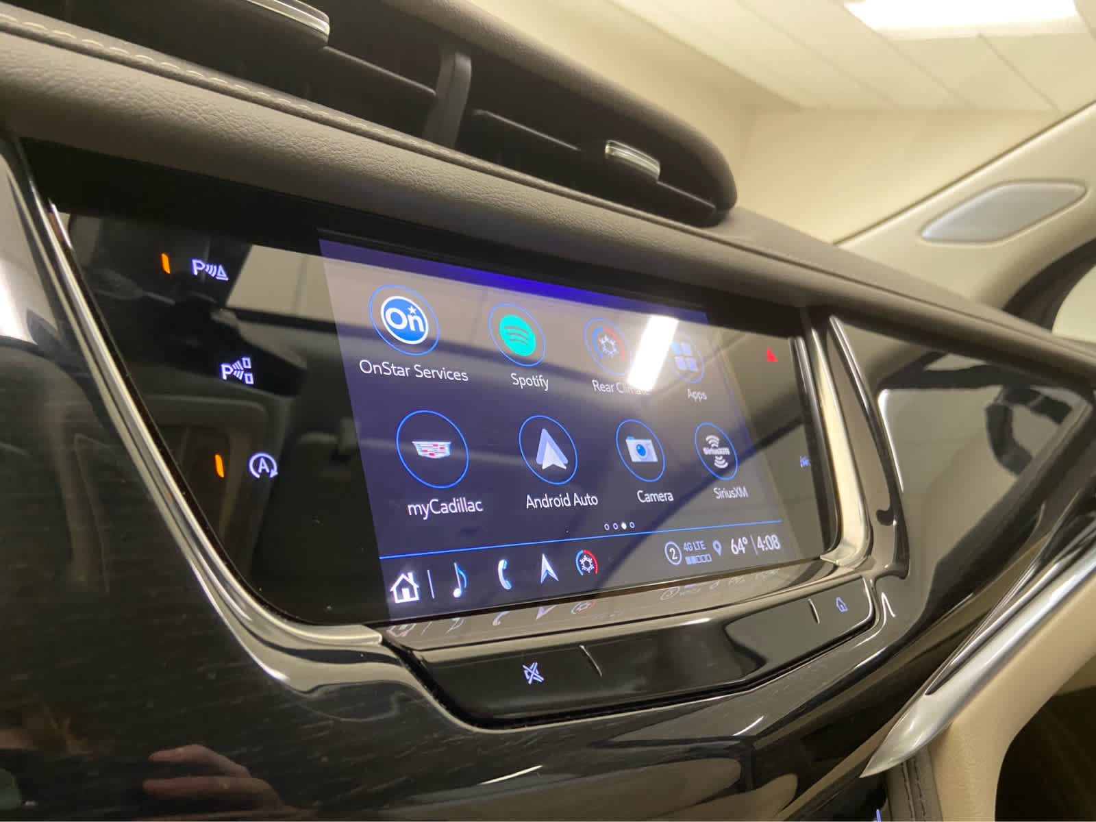 Used 2024 Cadillac XT6 Premium Luxury w/ Technology Package FWD image 31