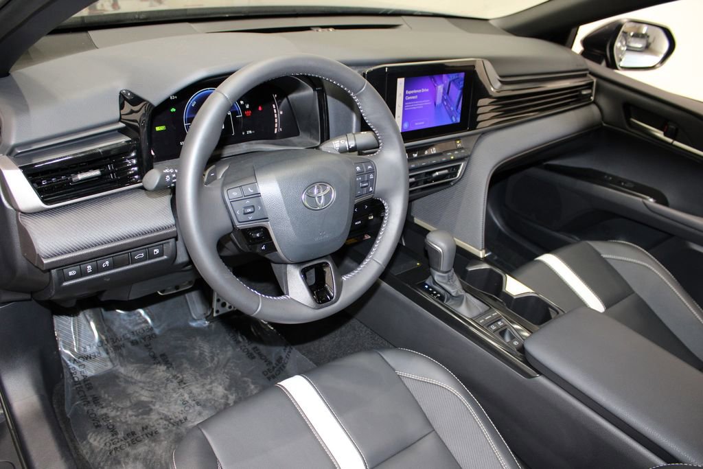 Used 2025 Toyota Camry SE image 19