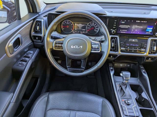Used 2023 Kia Sorento S image 18