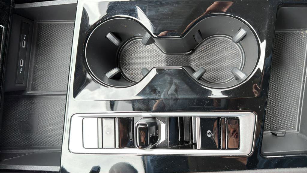 Used 2024 Volkswagen Atlas SE image 30