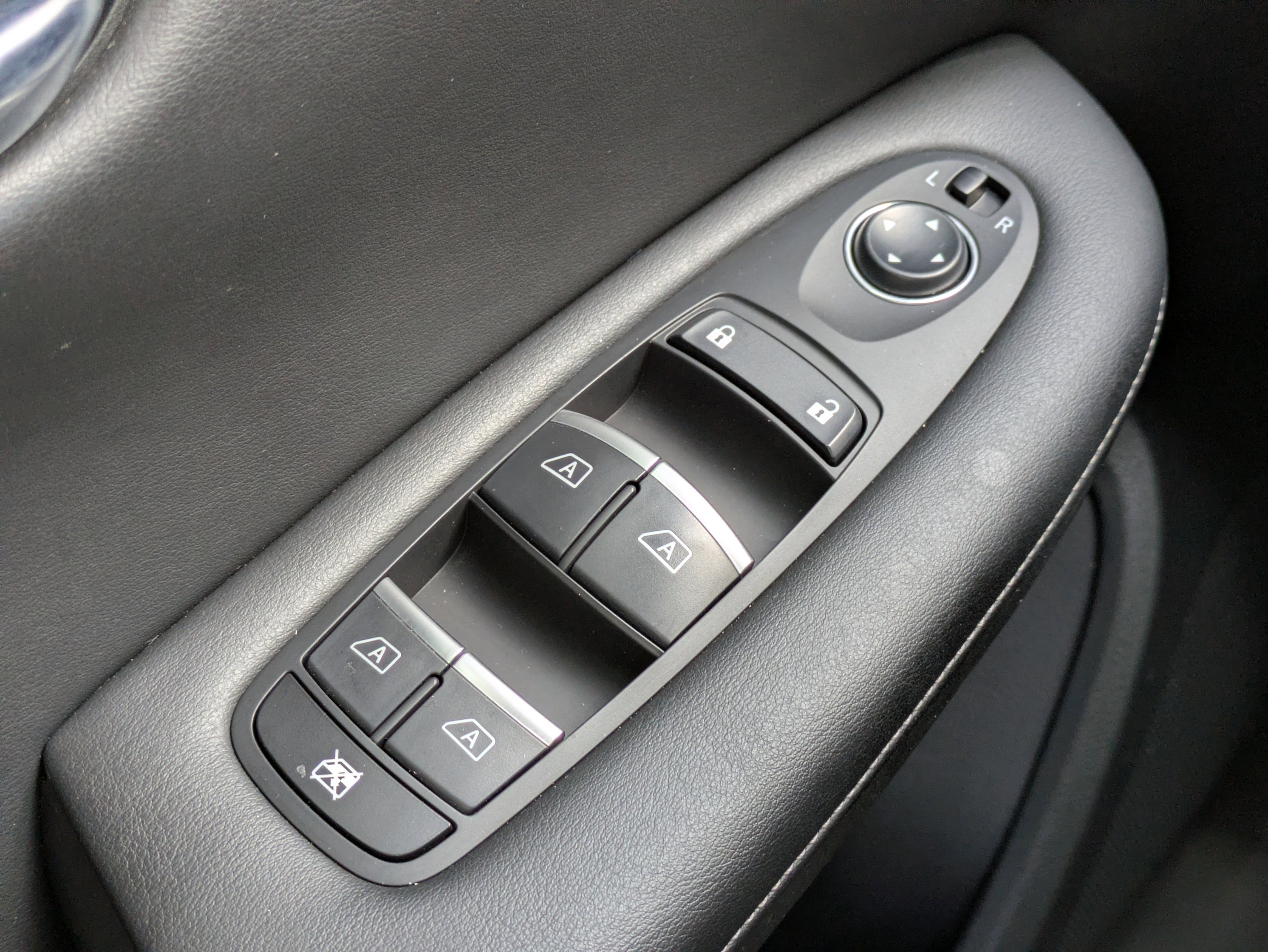 Used 2020 INFINITI QX50 Luxe w/ Navigation Package FWD image 22
