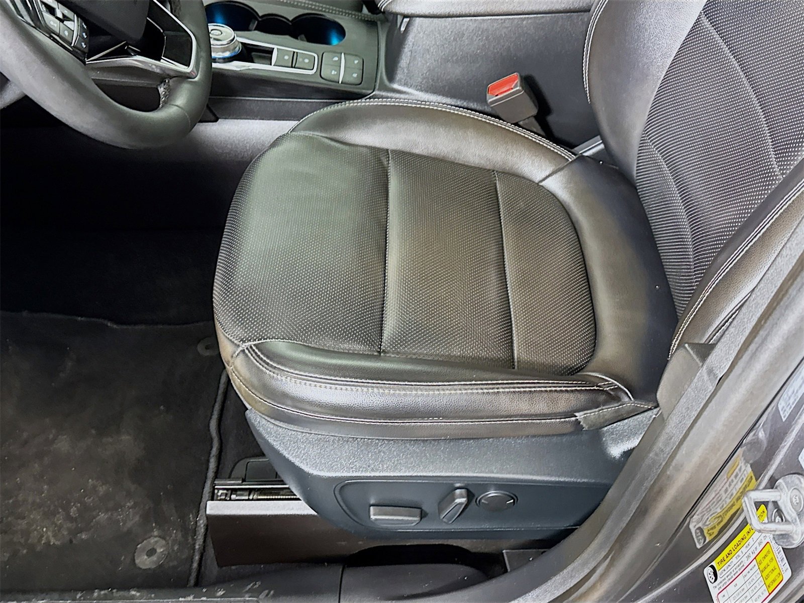 Used 2021 Ford Escape Titanium w/ Class II Trailer Tow Package image 16