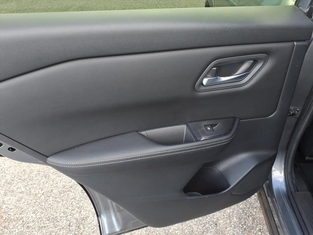 Used 2024 Nissan Rogue SV image 24