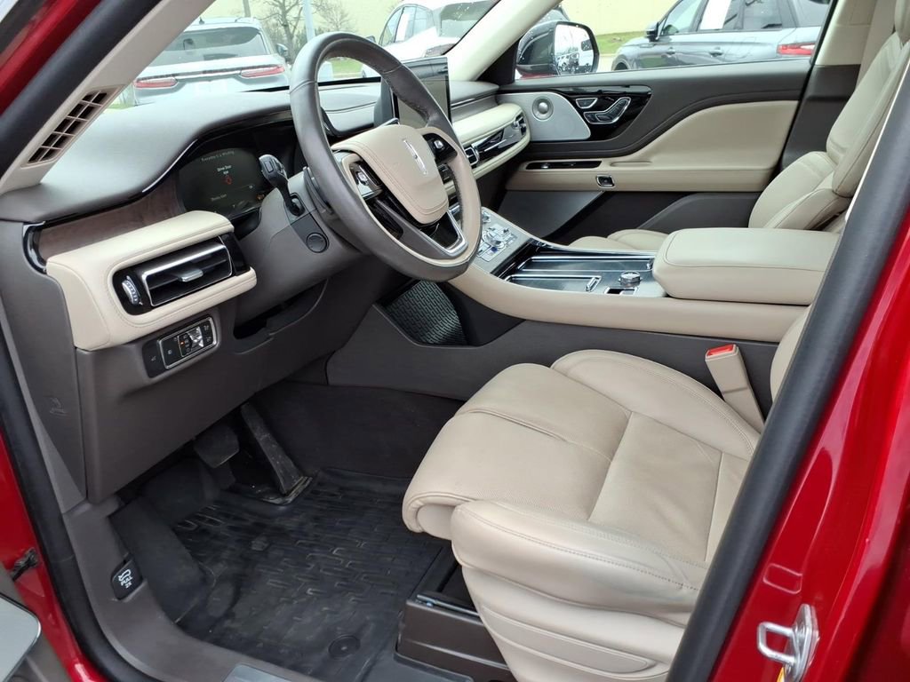 Certified 2020 Lincoln Aviator Reserve w/ Equipment Group 202A image 10