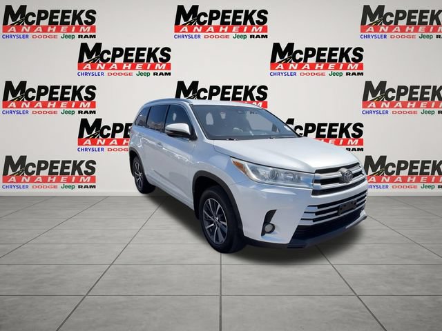 Used 2017 Toyota Highlander XLE AWD/4WD image 2