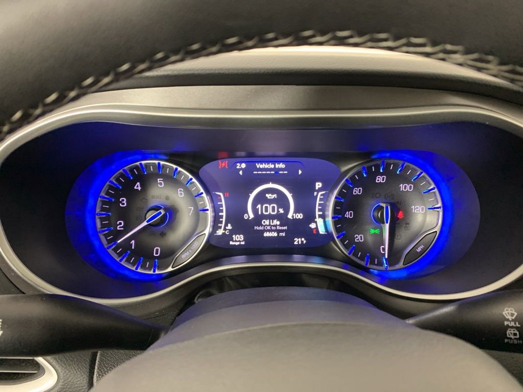 Used 2024 Chrysler Pacifica Touring-L image 21