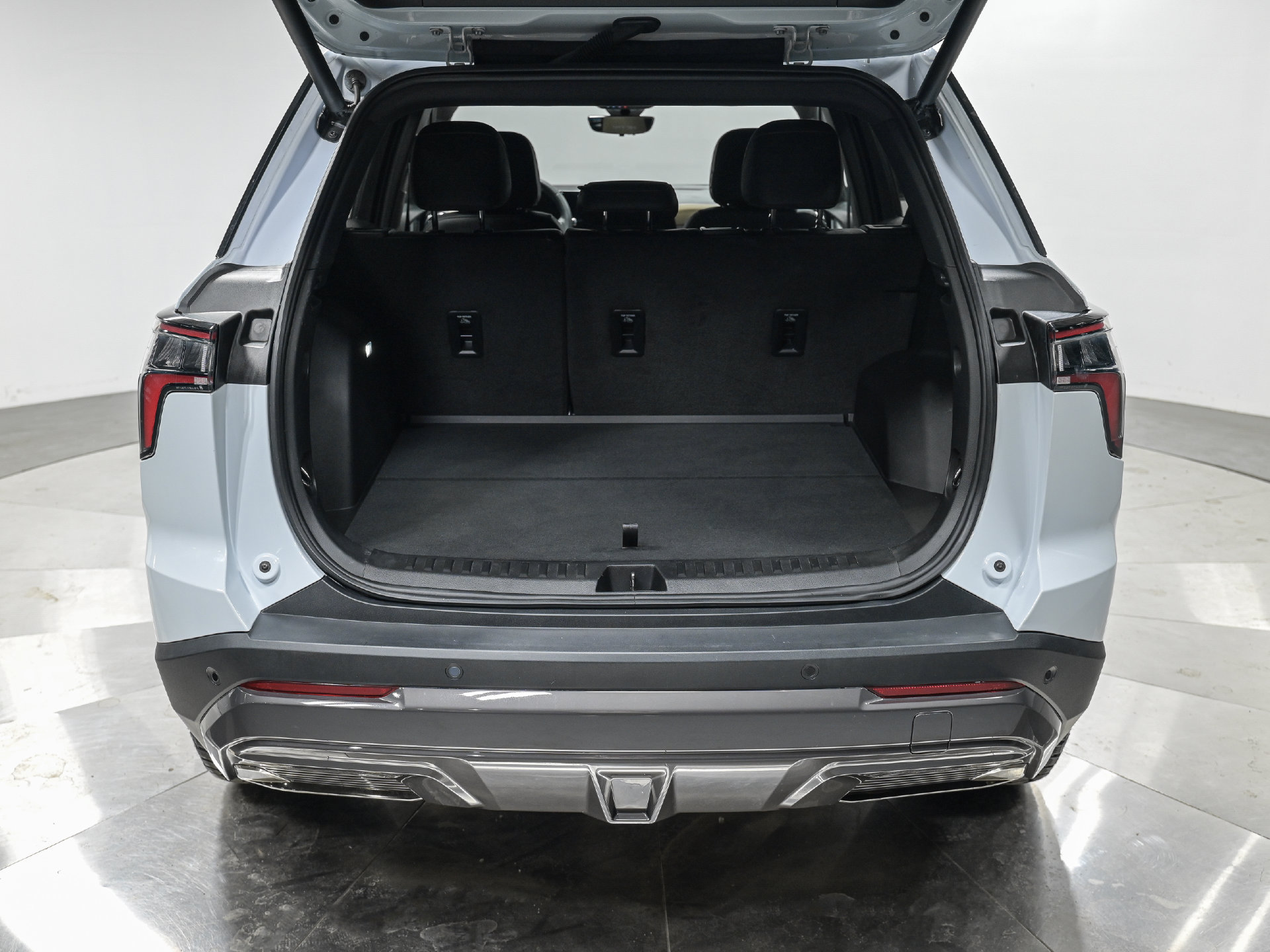 Used 2026 Chevrolet Equinox ACTIV w/ Convenience Package III AWD/4WD image 6