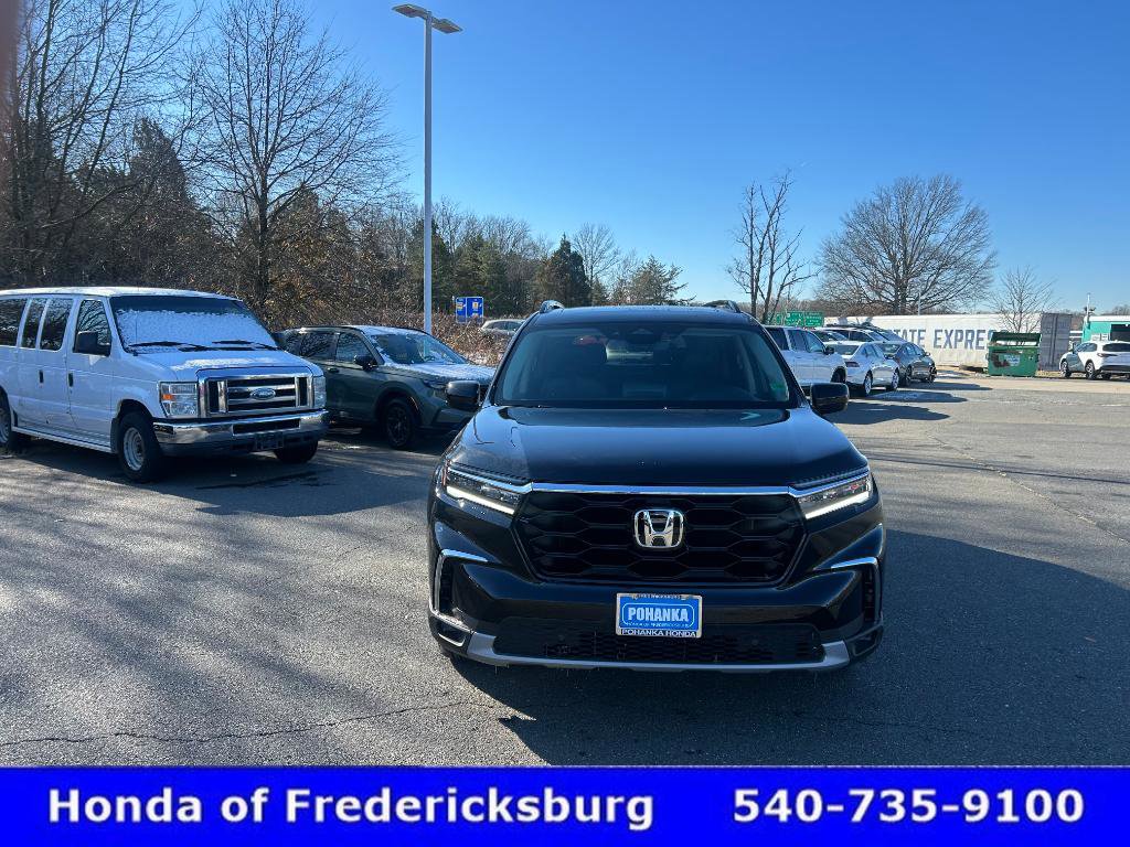 Certified 2025 Honda Pilot Touring image 9