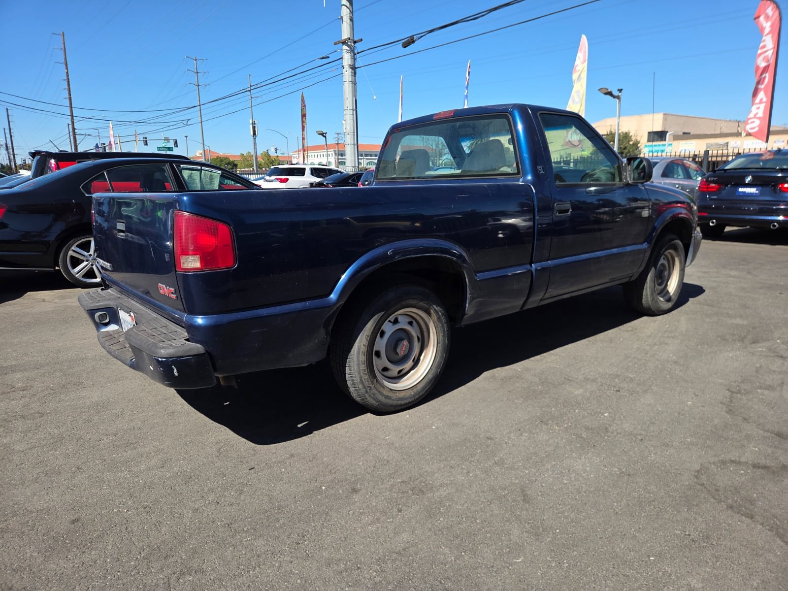 Used 2002 GMC Sonoma SL RWD image 3