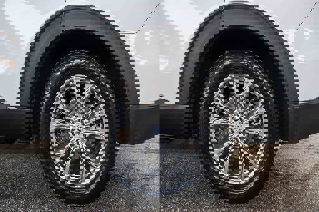 Used 2023 Ford Explorer Limited w/ Equipment Group 301A image 10