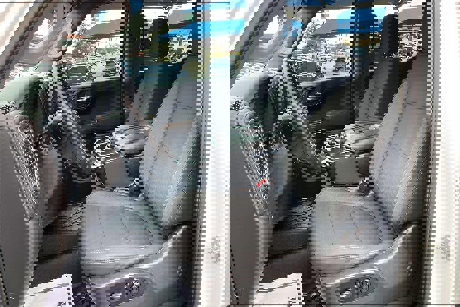 Used 2022 Chevrolet Silverado 1500 LT image 9