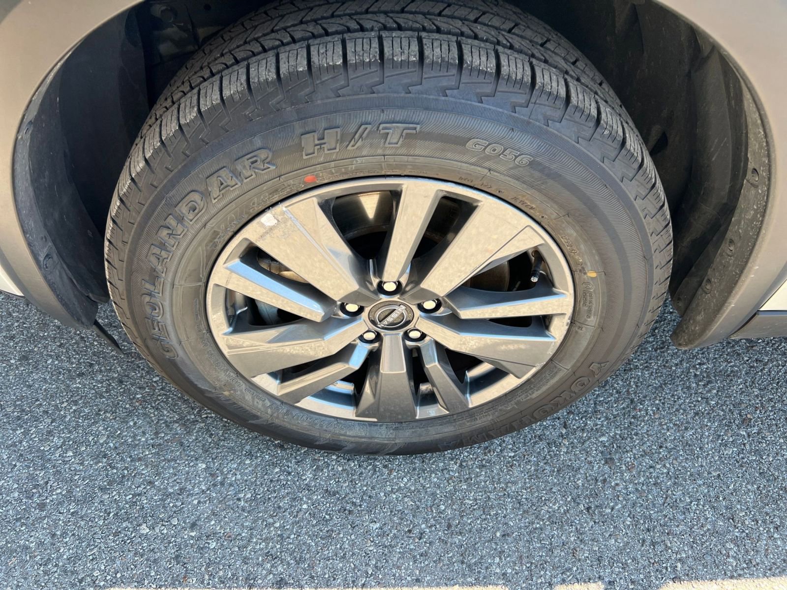 Used 2025 Nissan Pathfinder SV image 23