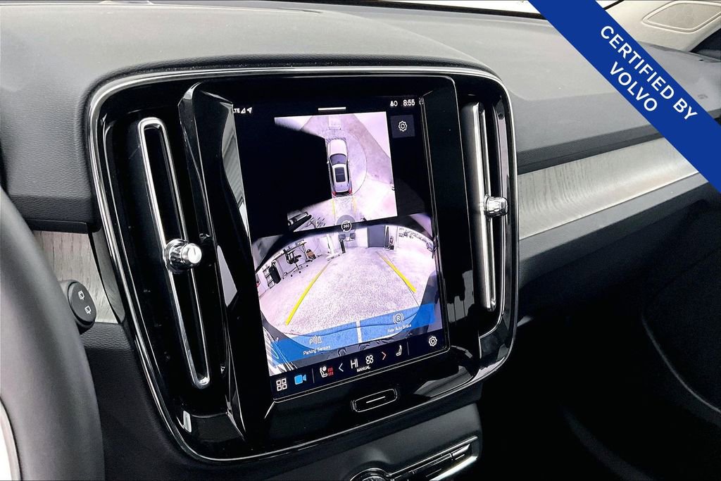Used 2025 Volvo XC40 B5 Plus image 31
