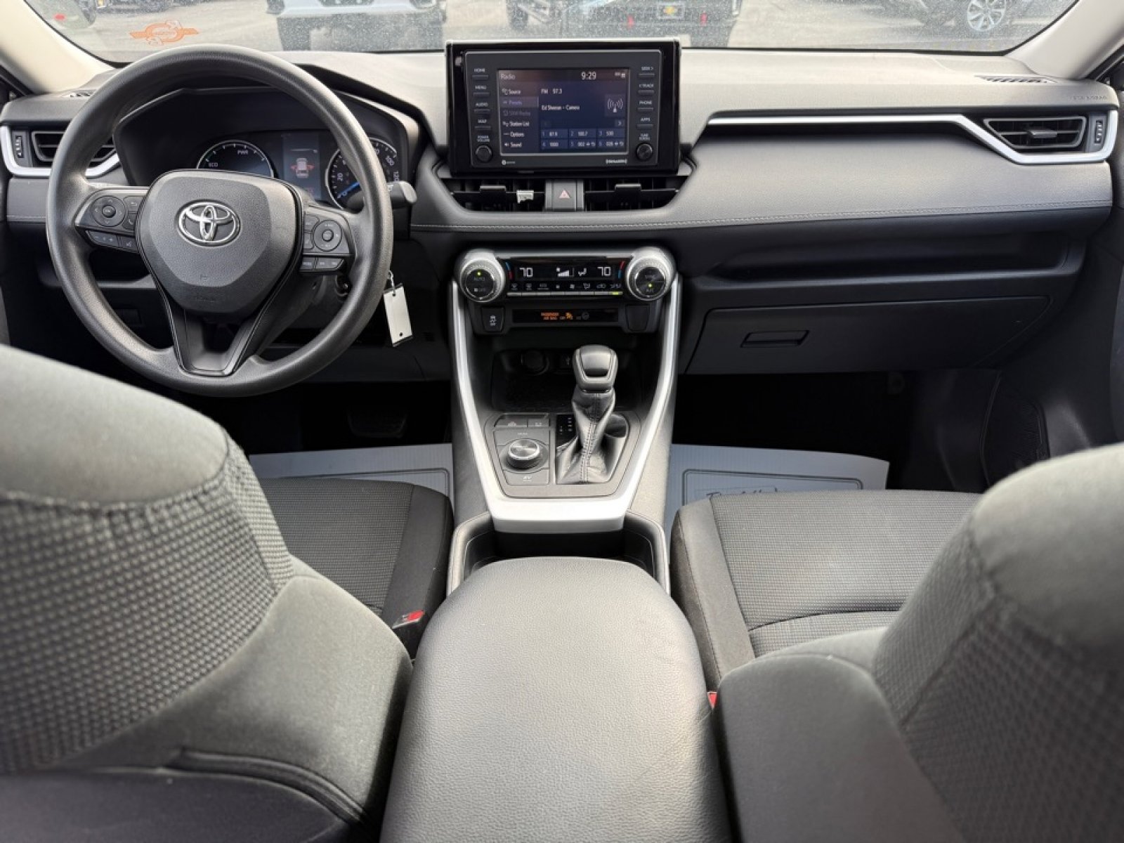 Used 2021 Toyota RAV4 LE AWD/4WD image 10
