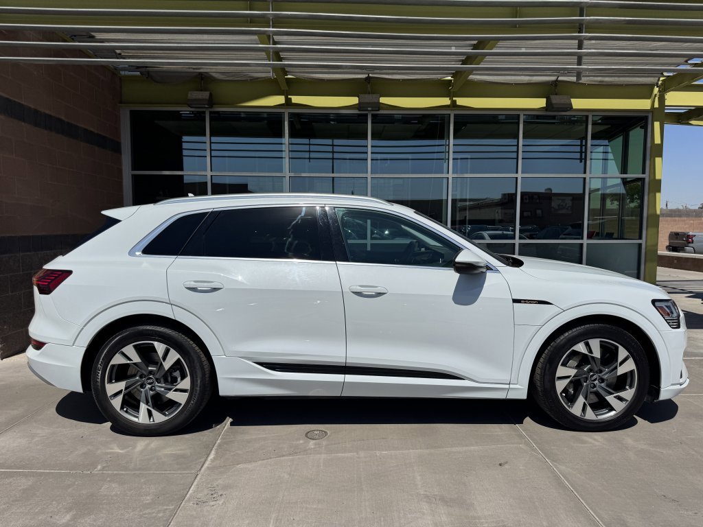 Used 2022 Audi e-tron Premium AWD/4WD image 9