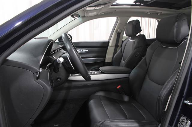 Certified 2022 Genesis GV70 2.5T w/ Select Package AWD/4WD image 5