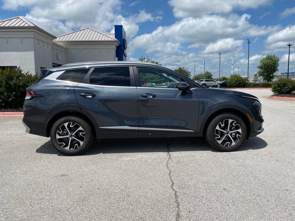 Used 2024 Kia Sportage EX AWD/4WD image 8