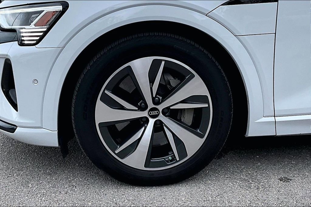 Certified 2024 Audi Q8 e-tron Premium Plus image 13