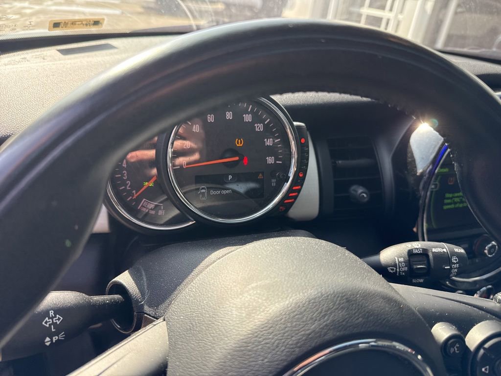 Used 2016 MINI Cooper 4-Door Hardtop image 11