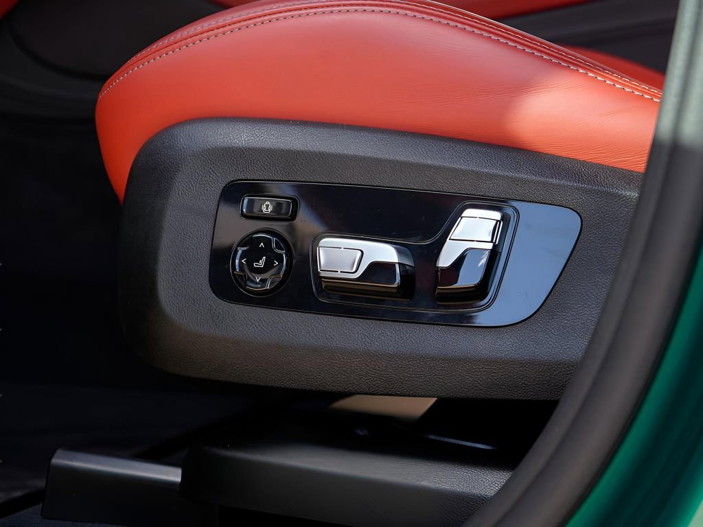 Used 2025 BMW X6 M Competition w/ Executive Package image 19